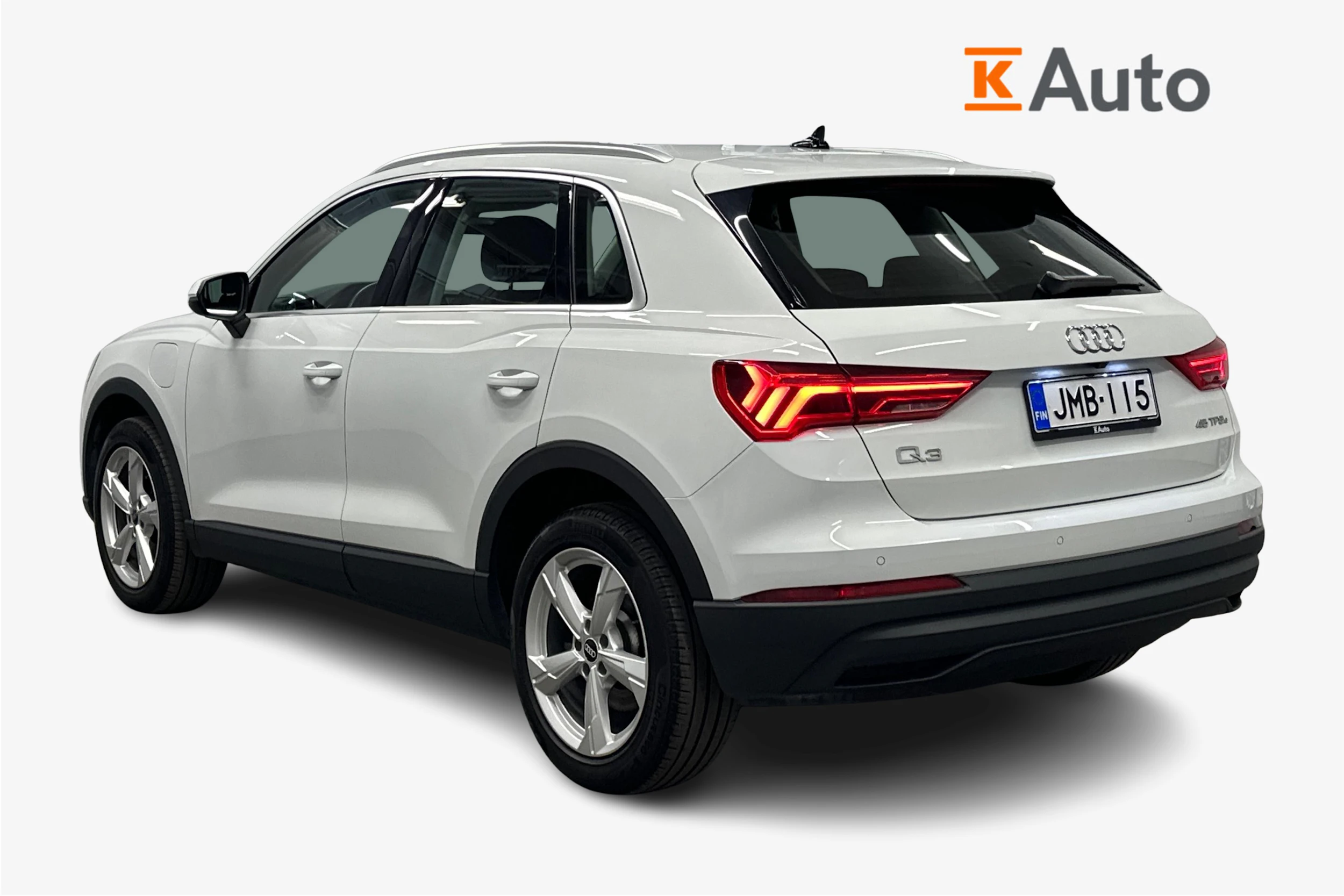 valkoinen Audi Q3 2021 kuva 3.