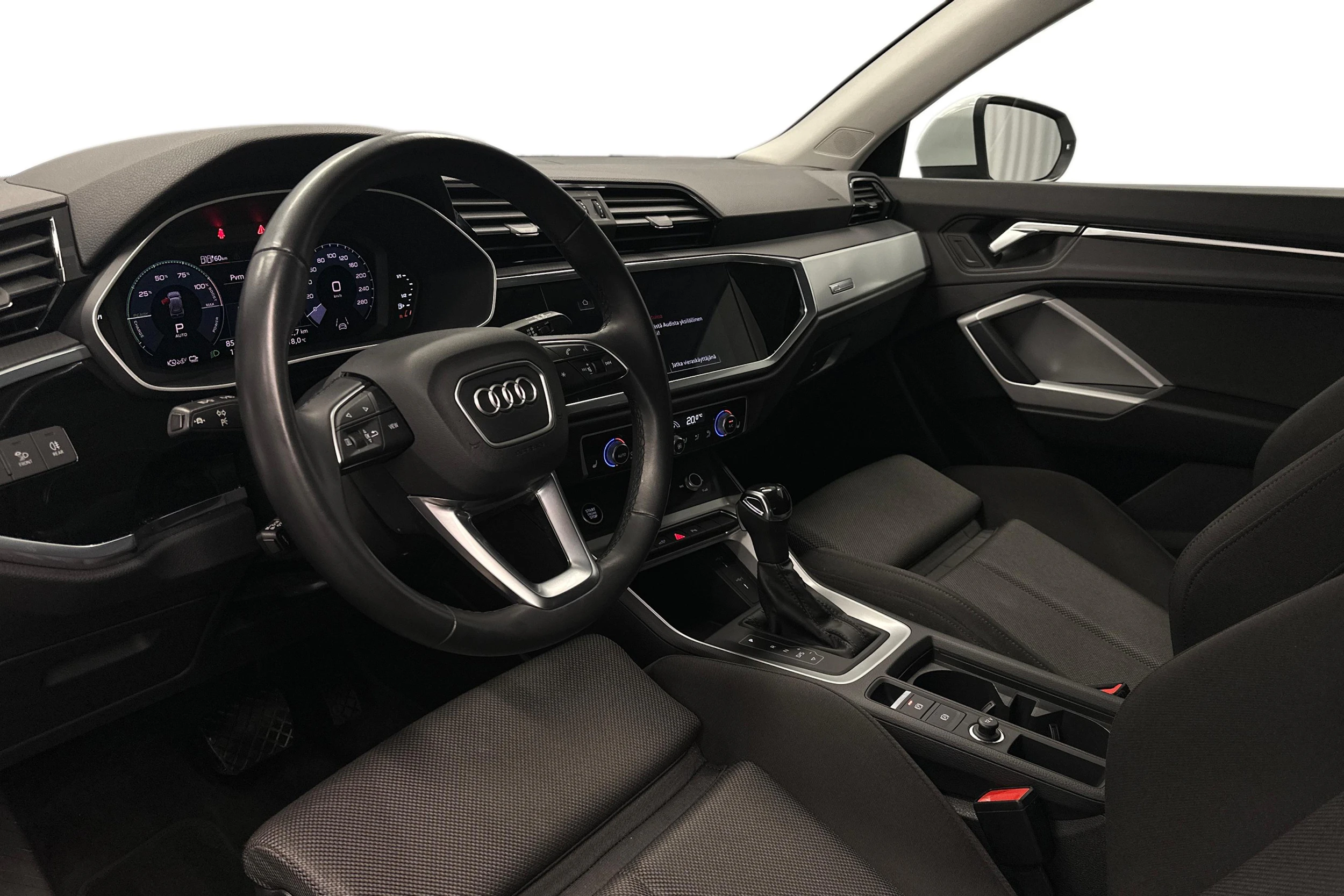 valkoinen Audi Q3 2021 kuva 8.