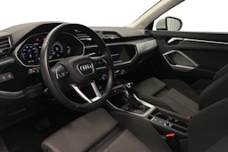 valkoinen Audi Q3 2021 kuva 8.