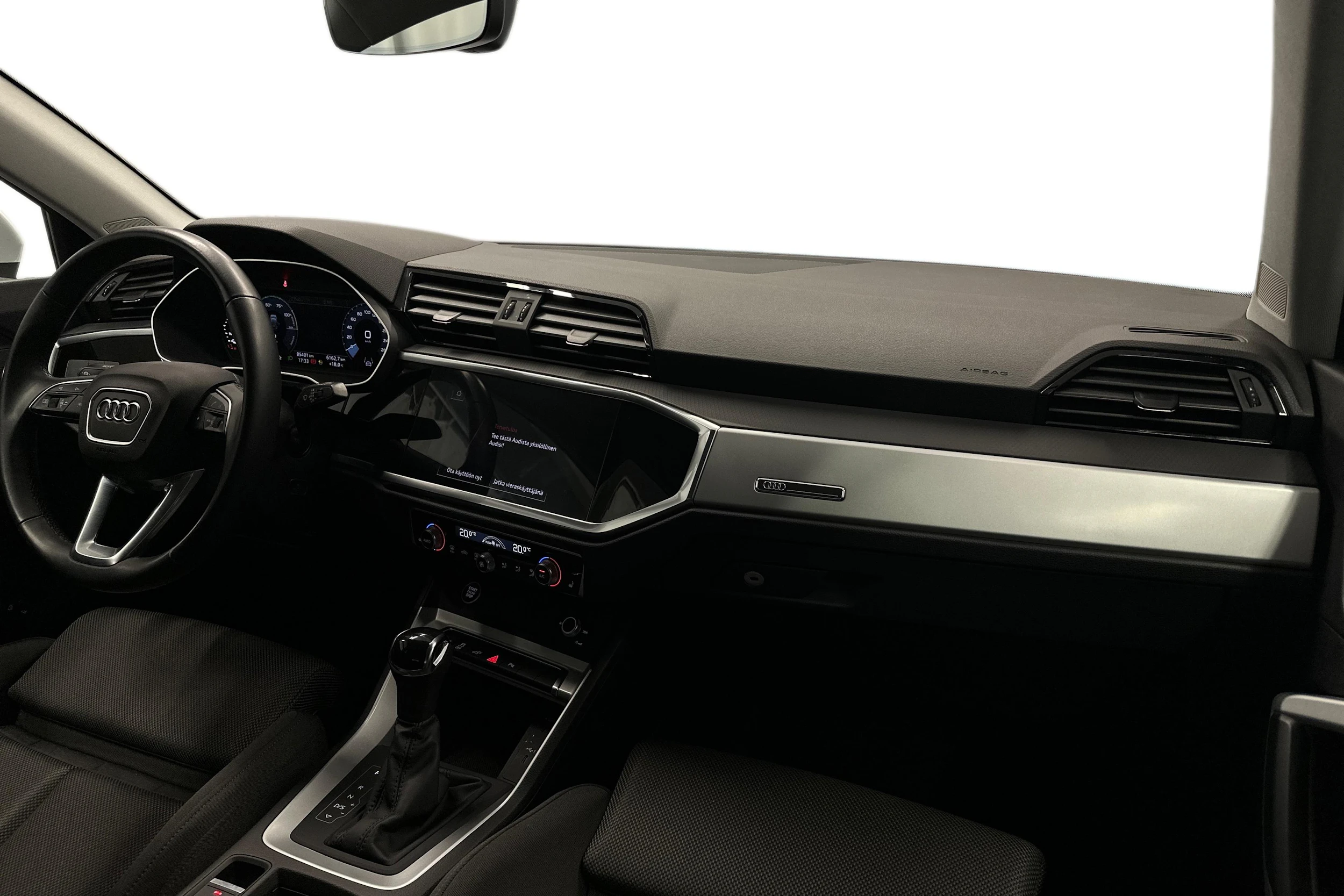 valkoinen Audi Q3 2021 kuva 9.
