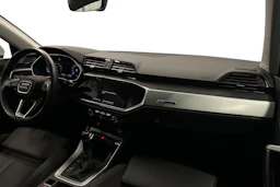 valkoinen Audi Q3 2021 kuva 9.