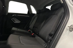 valkoinen Audi Q3 2021 kuva 11.