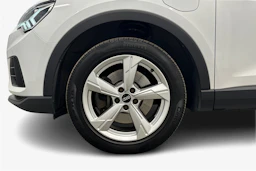 valkoinen Audi Q3 2021 kuva 12.