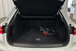 valkoinen Audi Q3 2021 kuva 15.