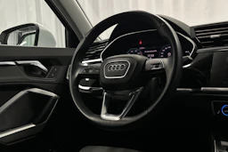 valkoinen Audi Q3 2021 kuva 19.