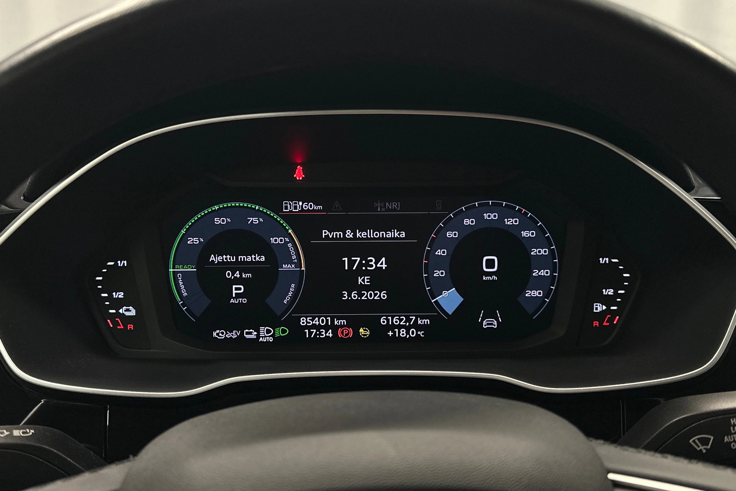 valkoinen Audi Q3 2021 kuva 23.