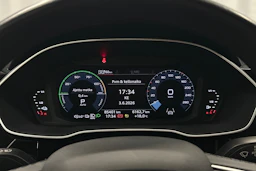 valkoinen Audi Q3 2021 kuva 23.