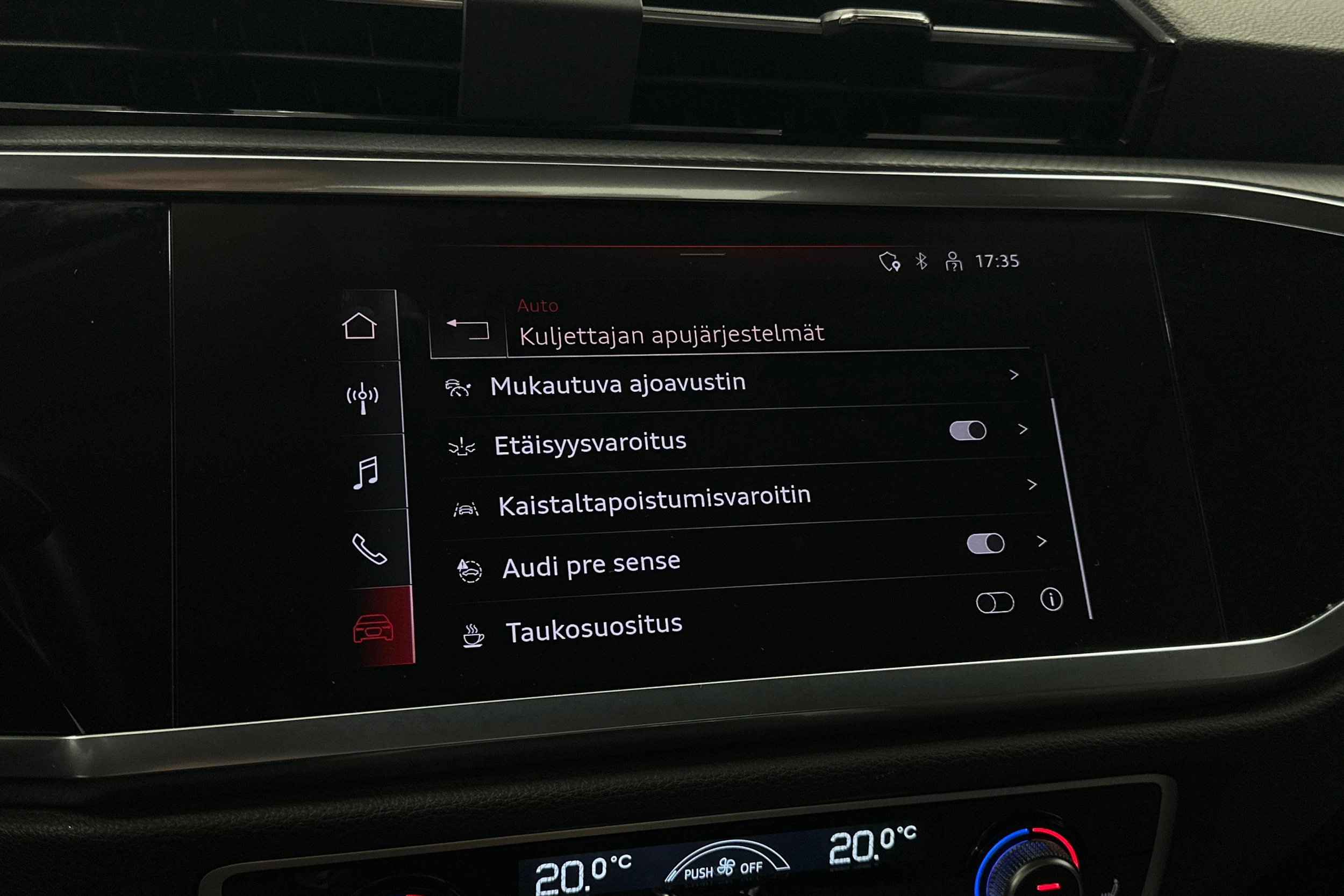 valkoinen Audi Q3 2021 kuva 27.
