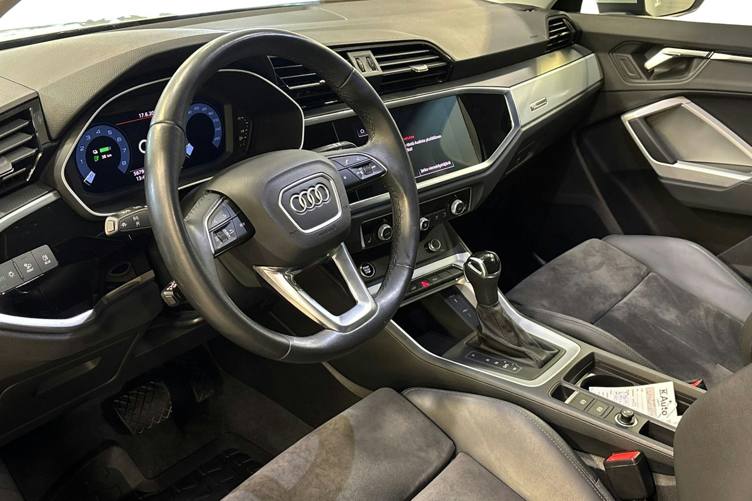 met. hopea Audi Q3 2021 kuva 7.