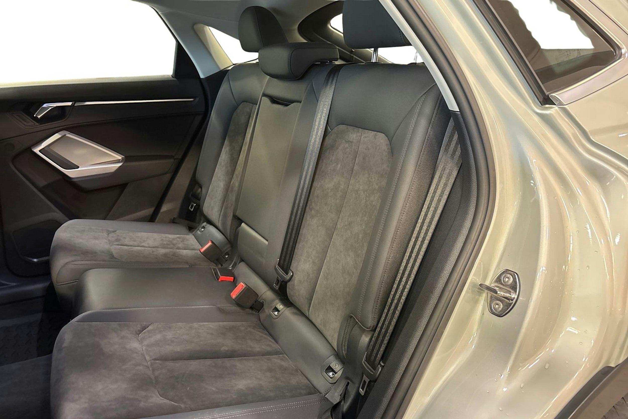 met. hopea Audi Q3 2021 kuva 10.