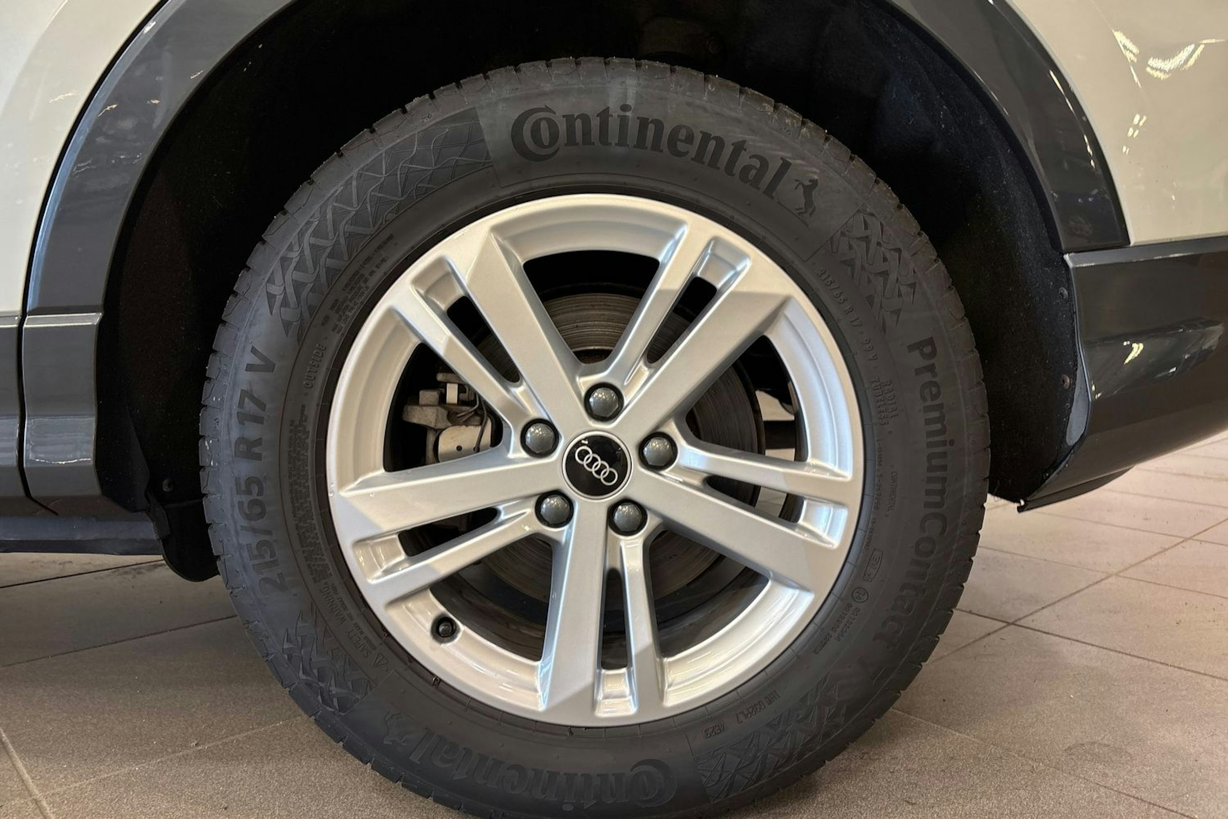 met. hopea Audi Q3 2021 kuva 13.