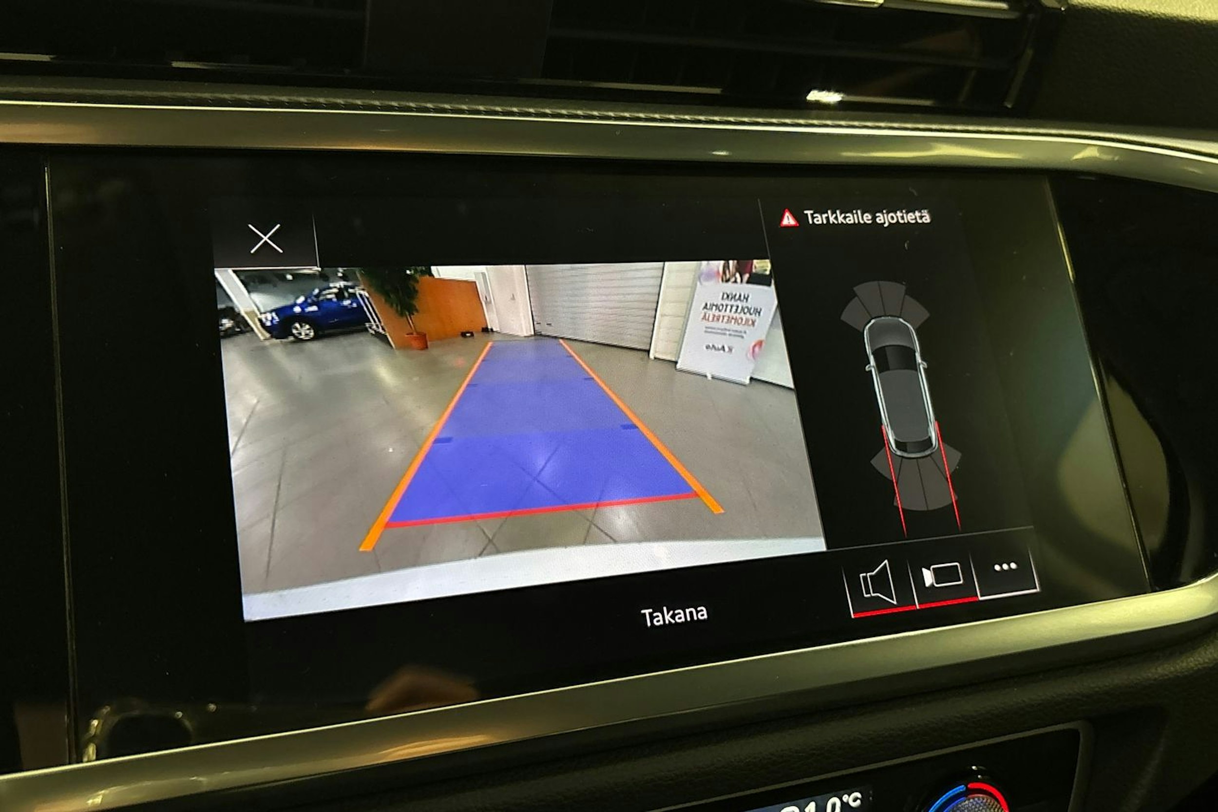 met. hopea Audi Q3 2021 kuva 21.