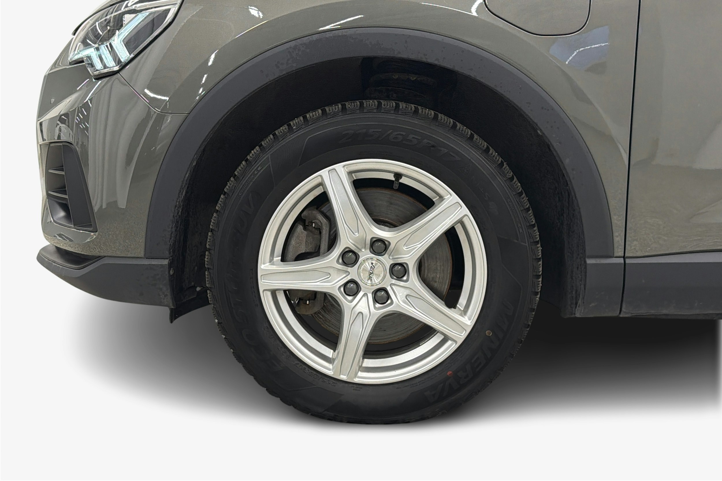 harmaa Audi Q3 2022 kuva 11.