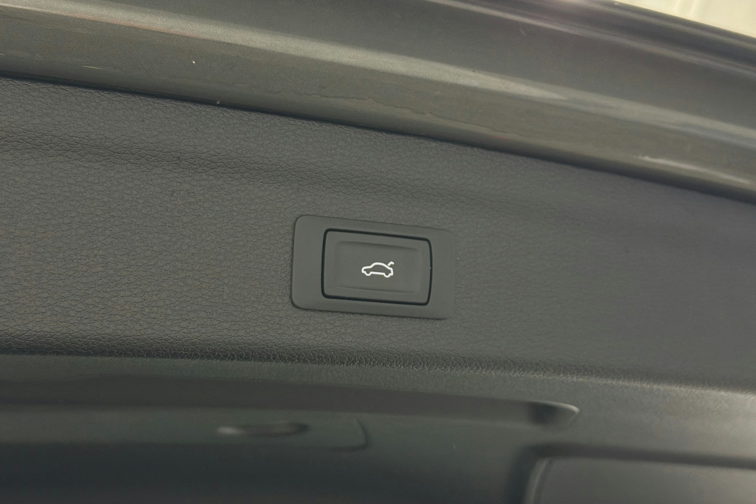 harmaa Audi Q3 2022 kuva 15.