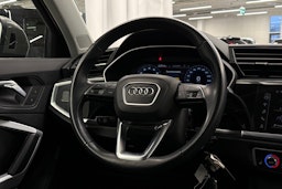 harmaa Audi Q3 2022 kuva 16.