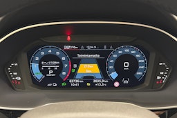 harmaa Audi Q3 2022 kuva 18.