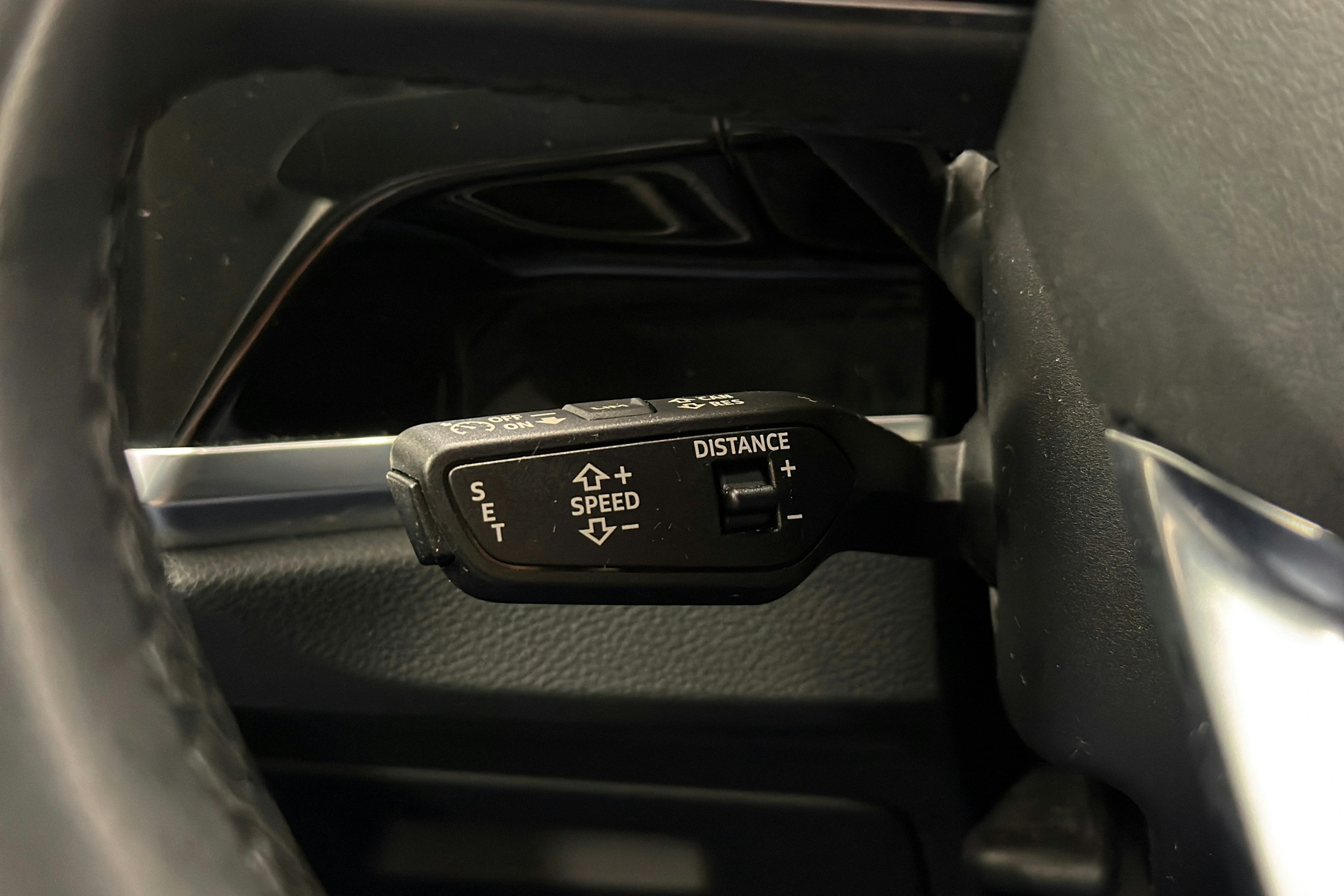 harmaa Audi Q3 2022 kuva 19.