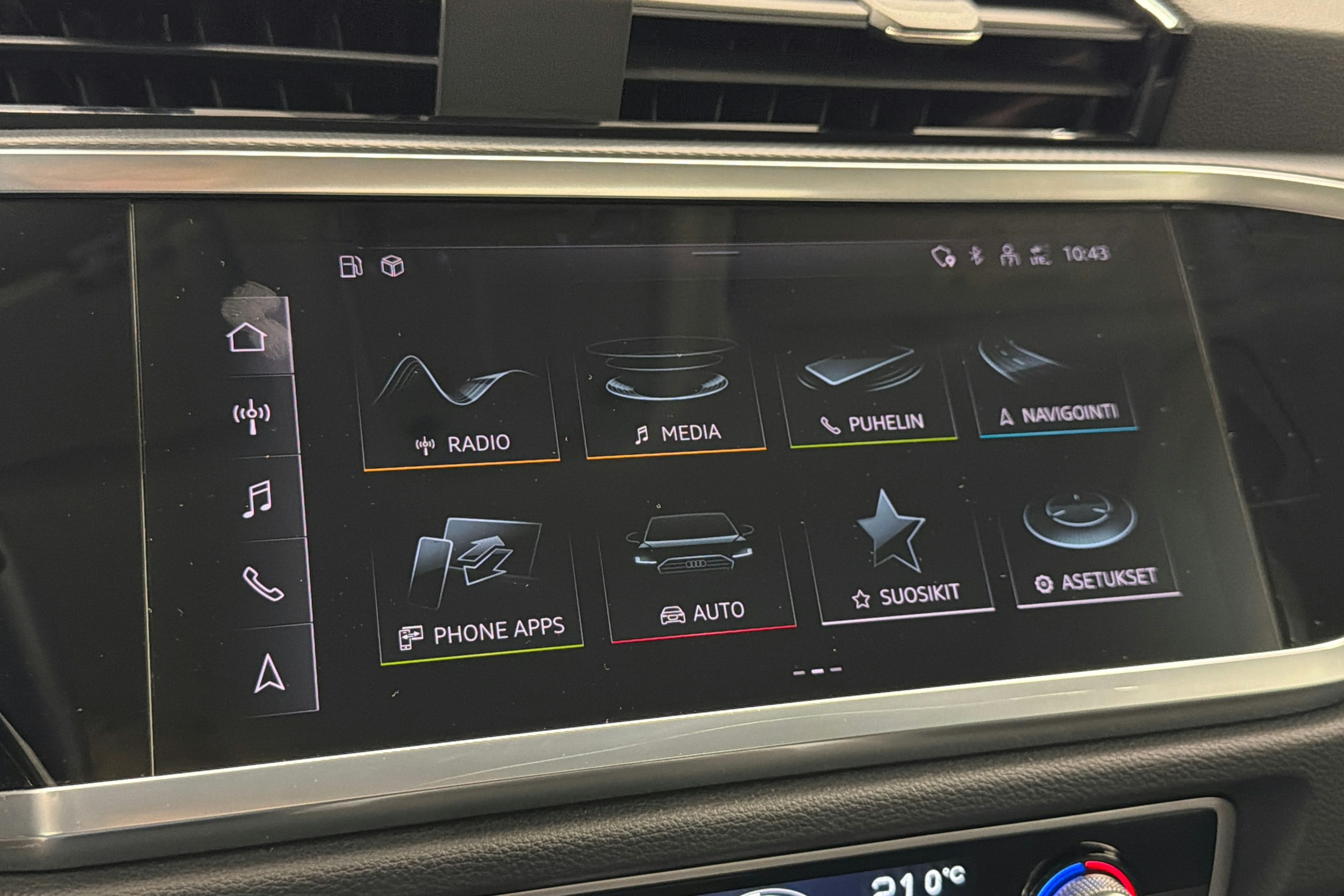 harmaa Audi Q3 2022 kuva 23.