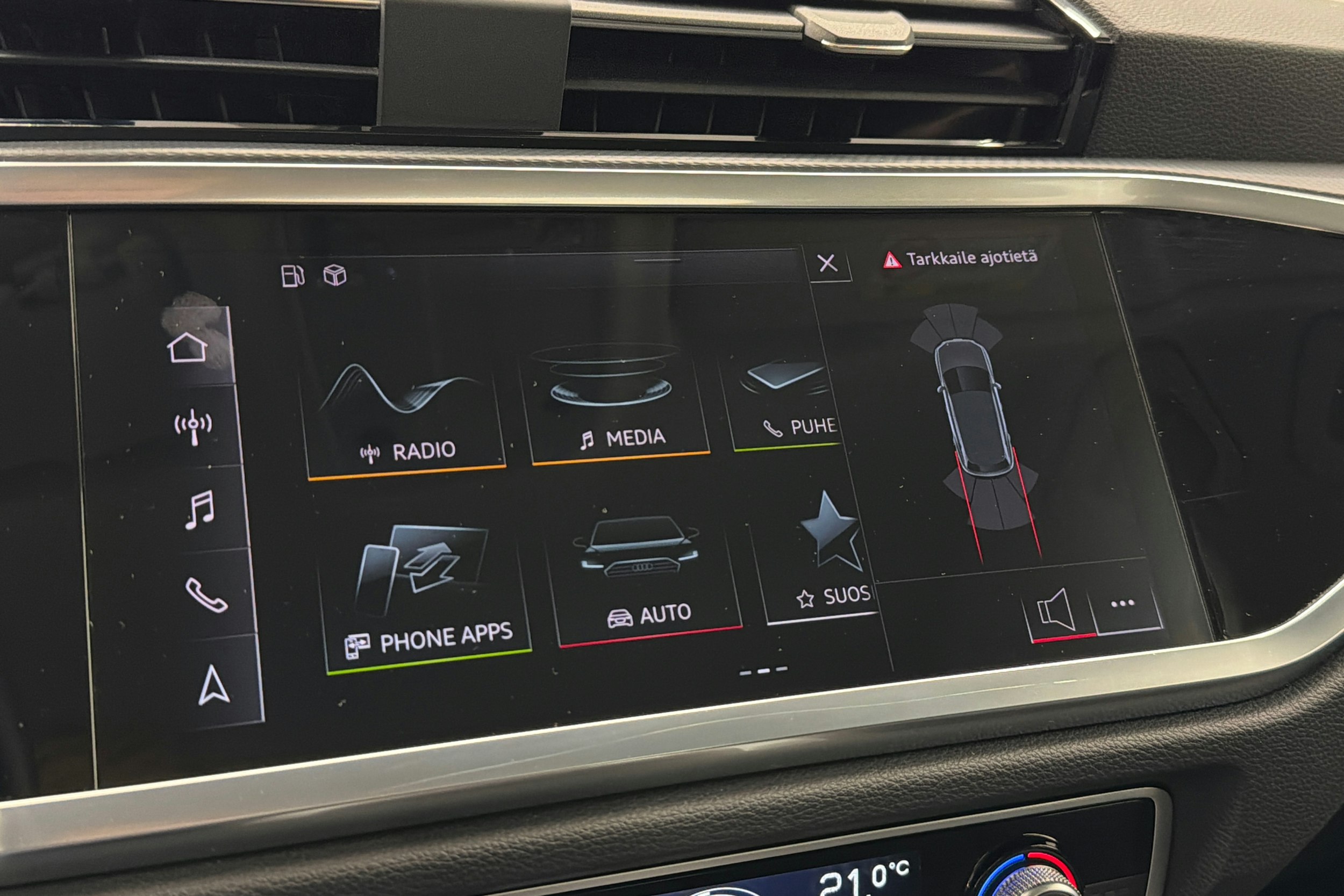 harmaa Audi Q3 2022 kuva 24.