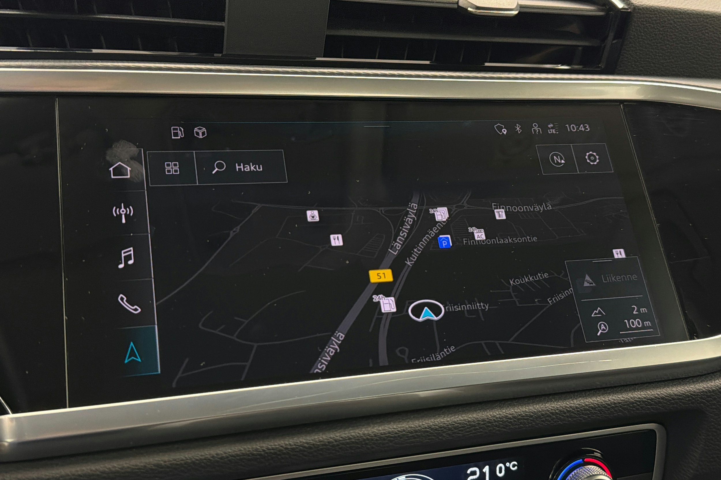 harmaa Audi Q3 2022 kuva 26.