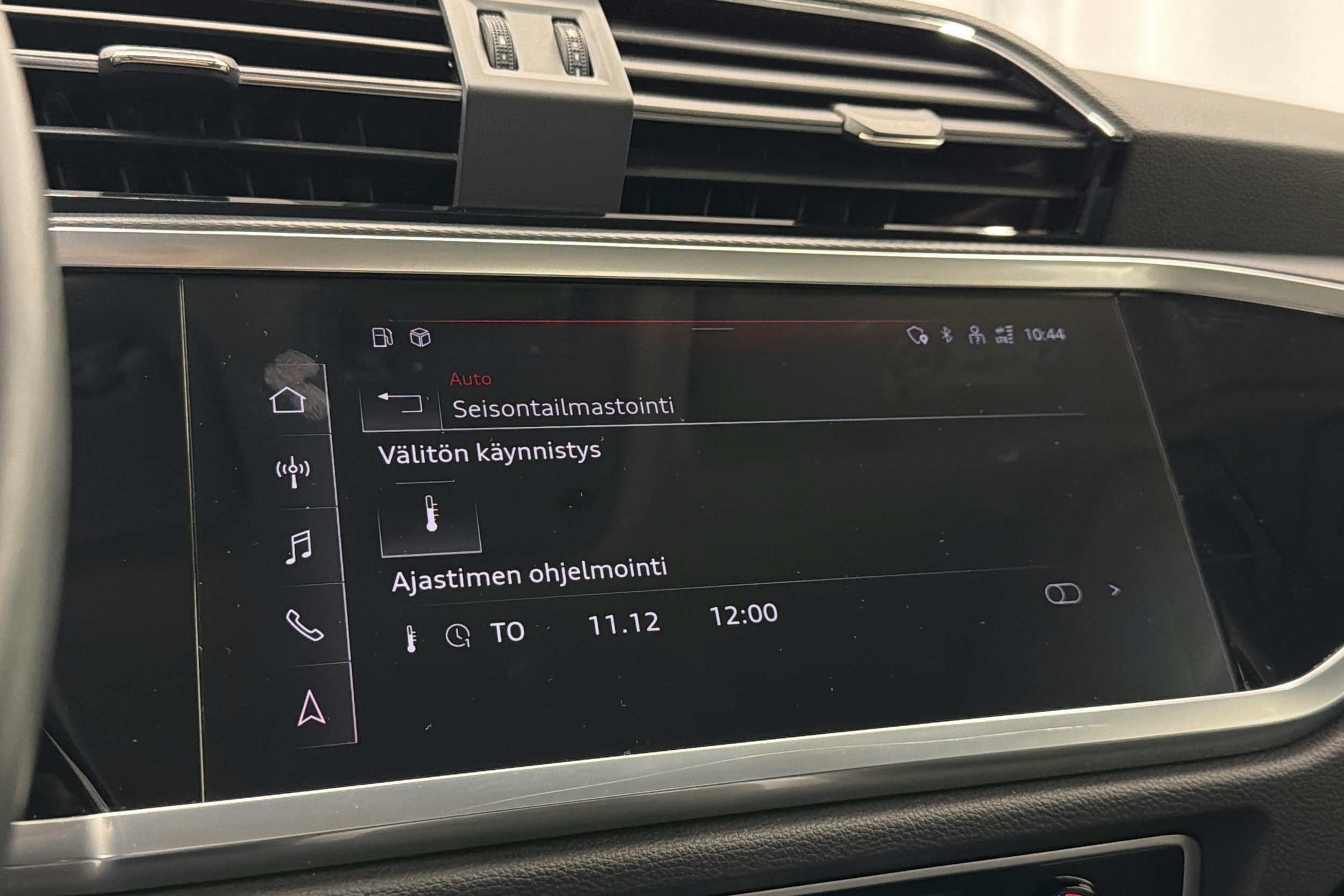 harmaa Audi Q3 2022 kuva 27.