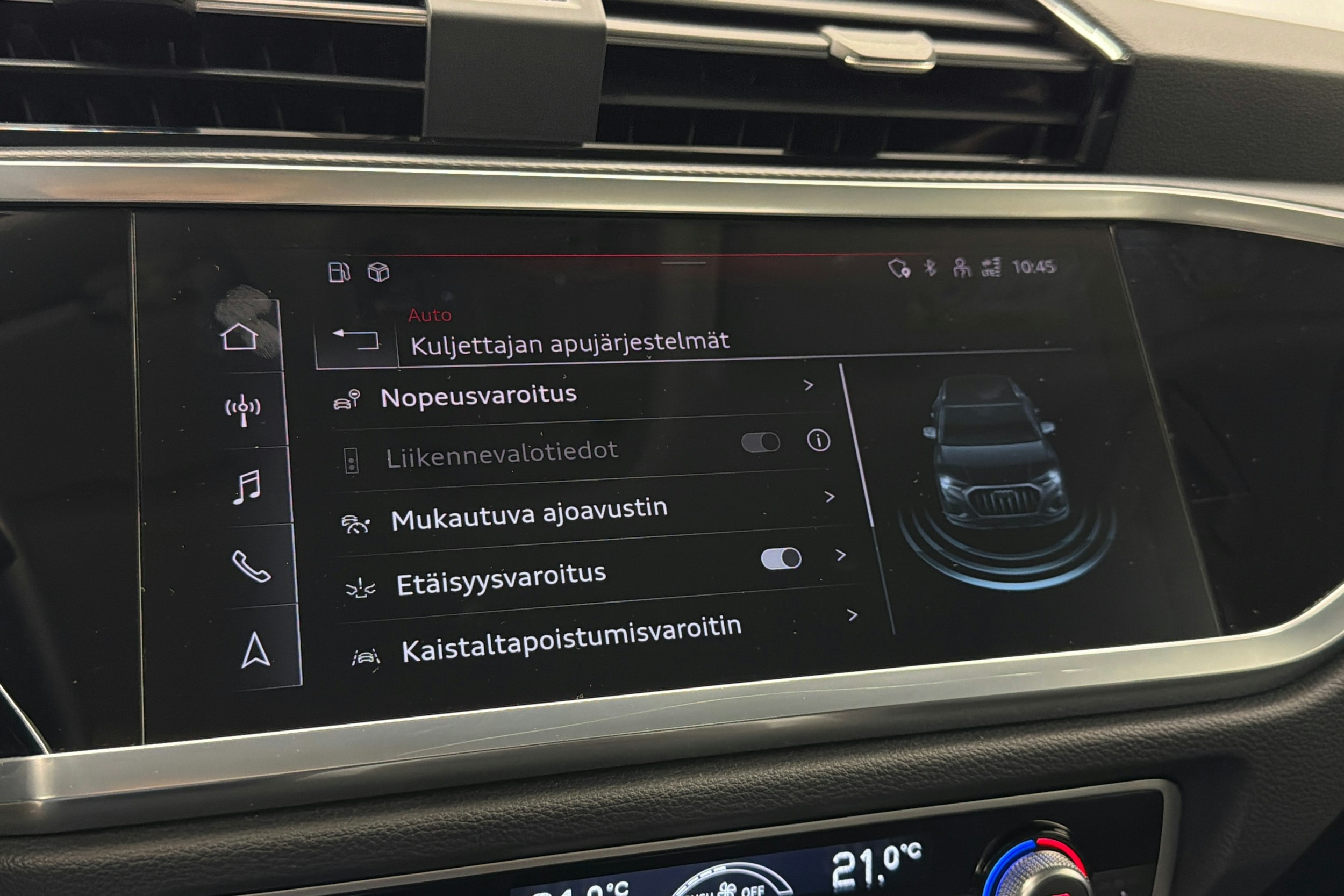 harmaa Audi Q3 2022 kuva 28.