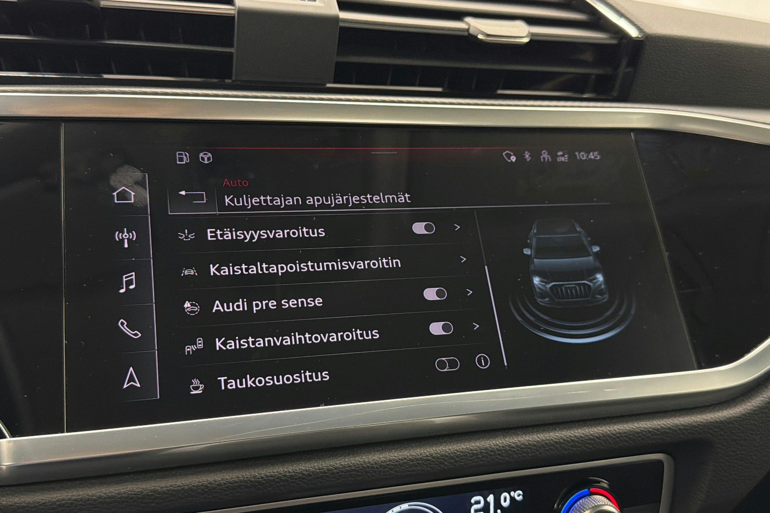 harmaa Audi Q3 2022 kuva 29.