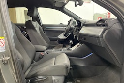 Harmaa Audi Q3 2021 kuva 11.