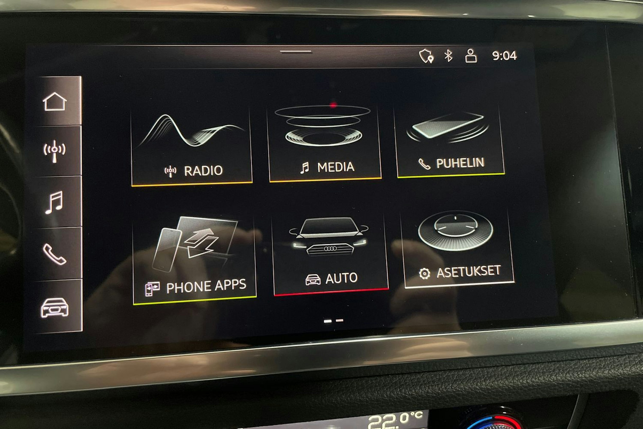 Harmaa Audi Q3 2021 kuva 14.