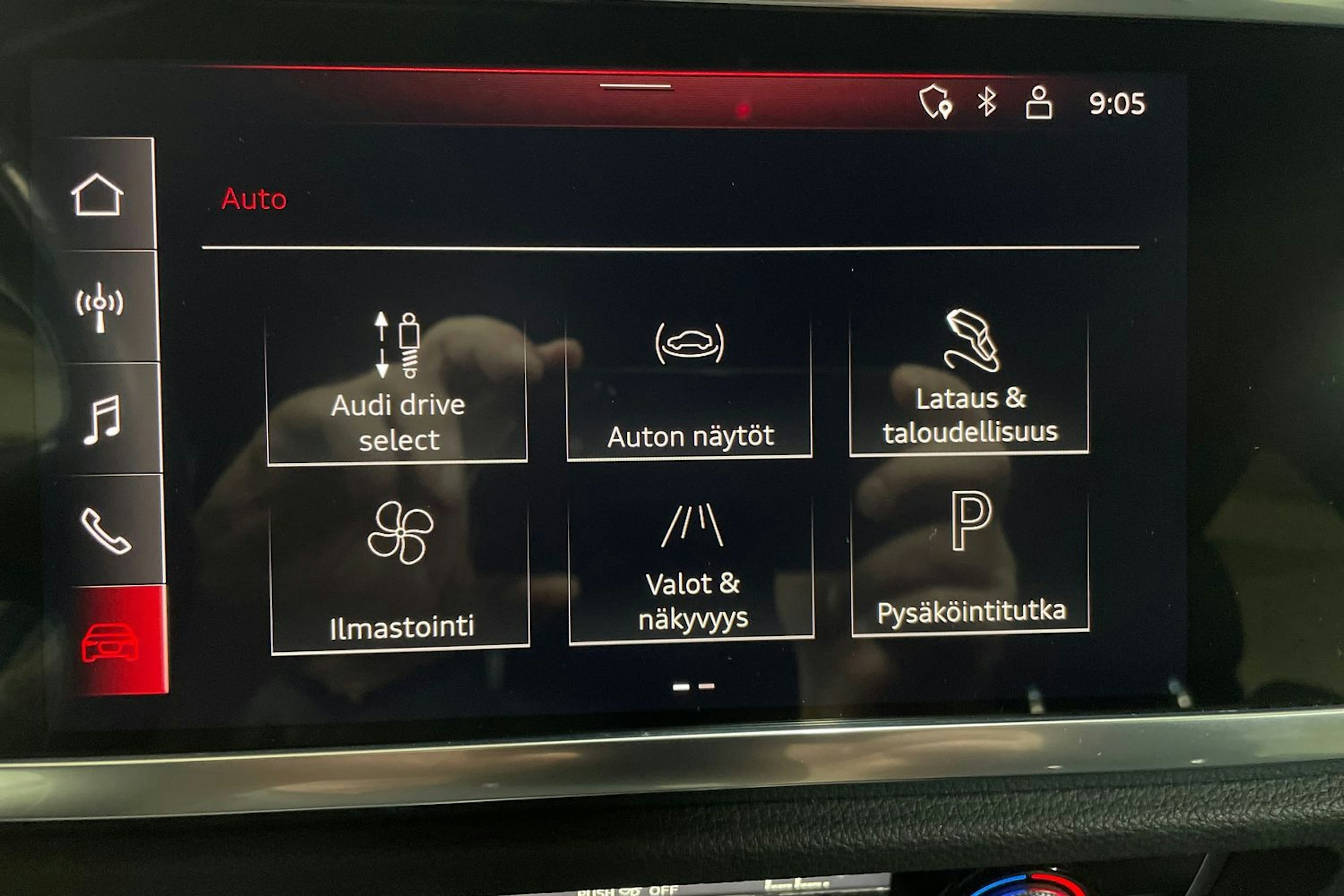 Harmaa Audi Q3 2021 kuva 16.