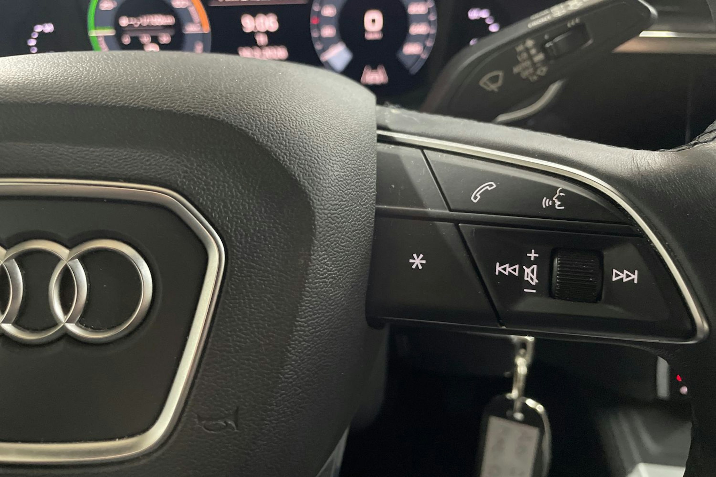 Harmaa Audi Q3 2021 kuva 18.