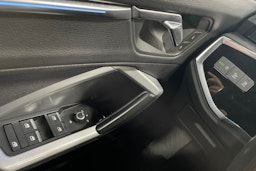 Harmaa Audi Q3 2021 kuva 22.