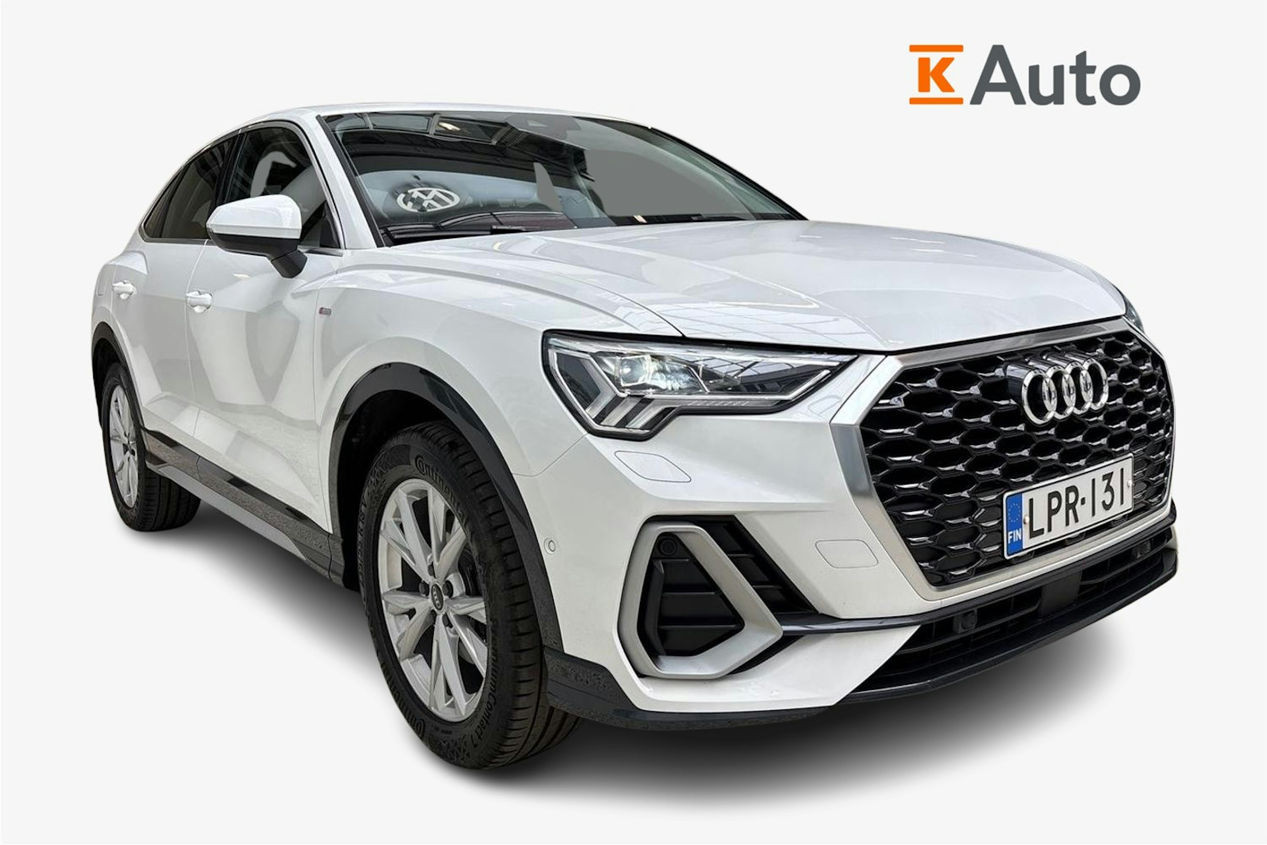 valkoinen Audi Q3 2021 kuva 1.