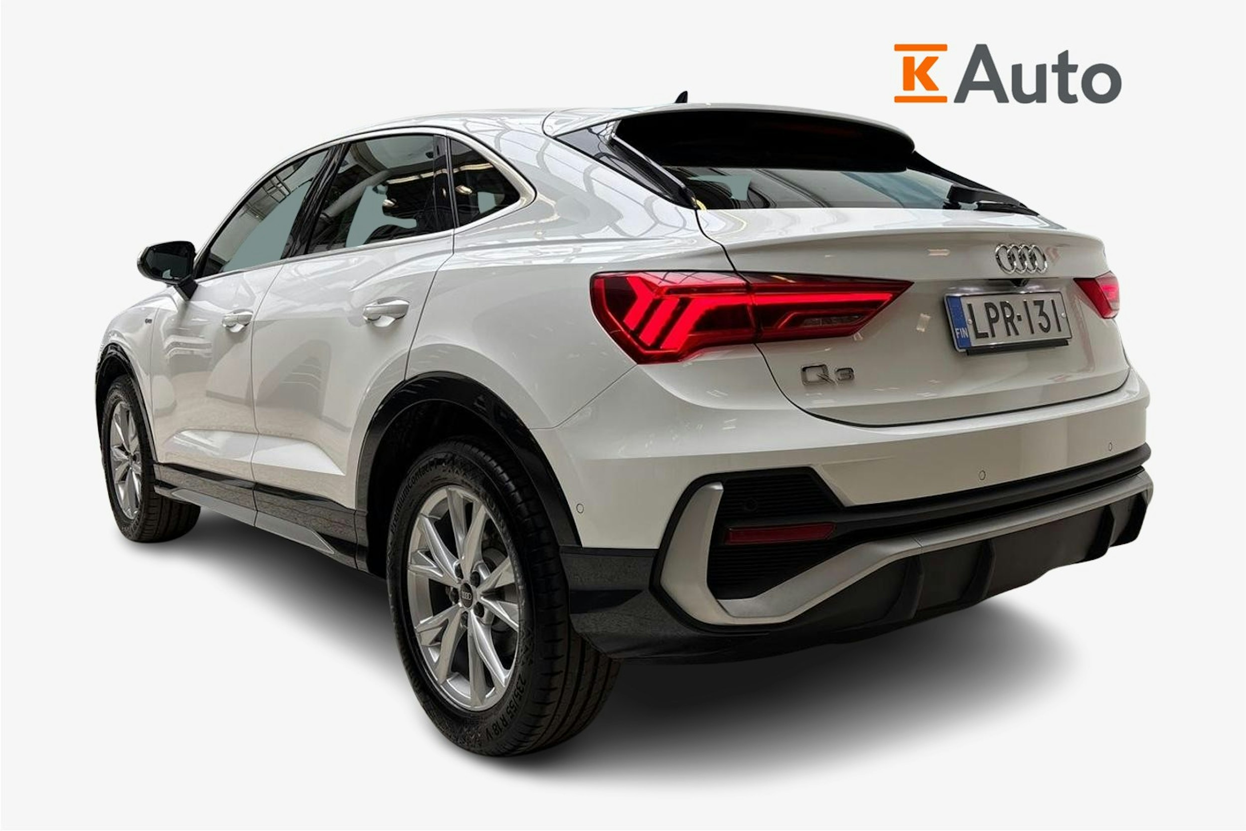 valkoinen Audi Q3 2021 kuva 2.