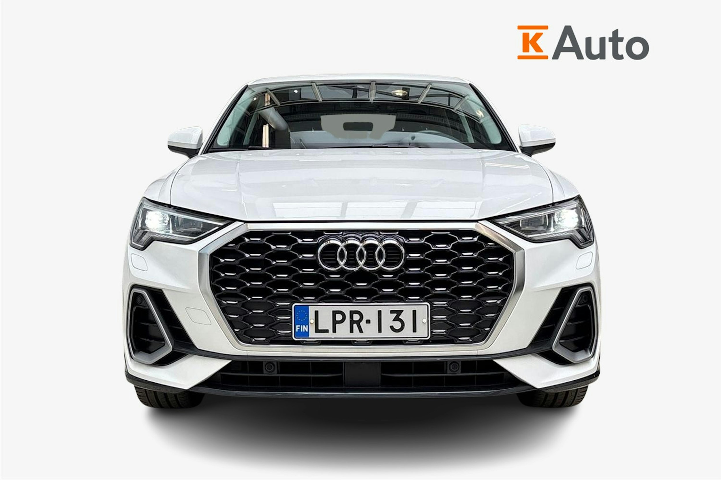 valkoinen Audi Q3 2021 kuva 5.