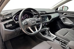 valkoinen Audi Q3 2021 kuva 7.