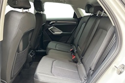 valkoinen Audi Q3 2021 kuva 10.