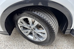 valkoinen Audi Q3 2021 kuva 13.