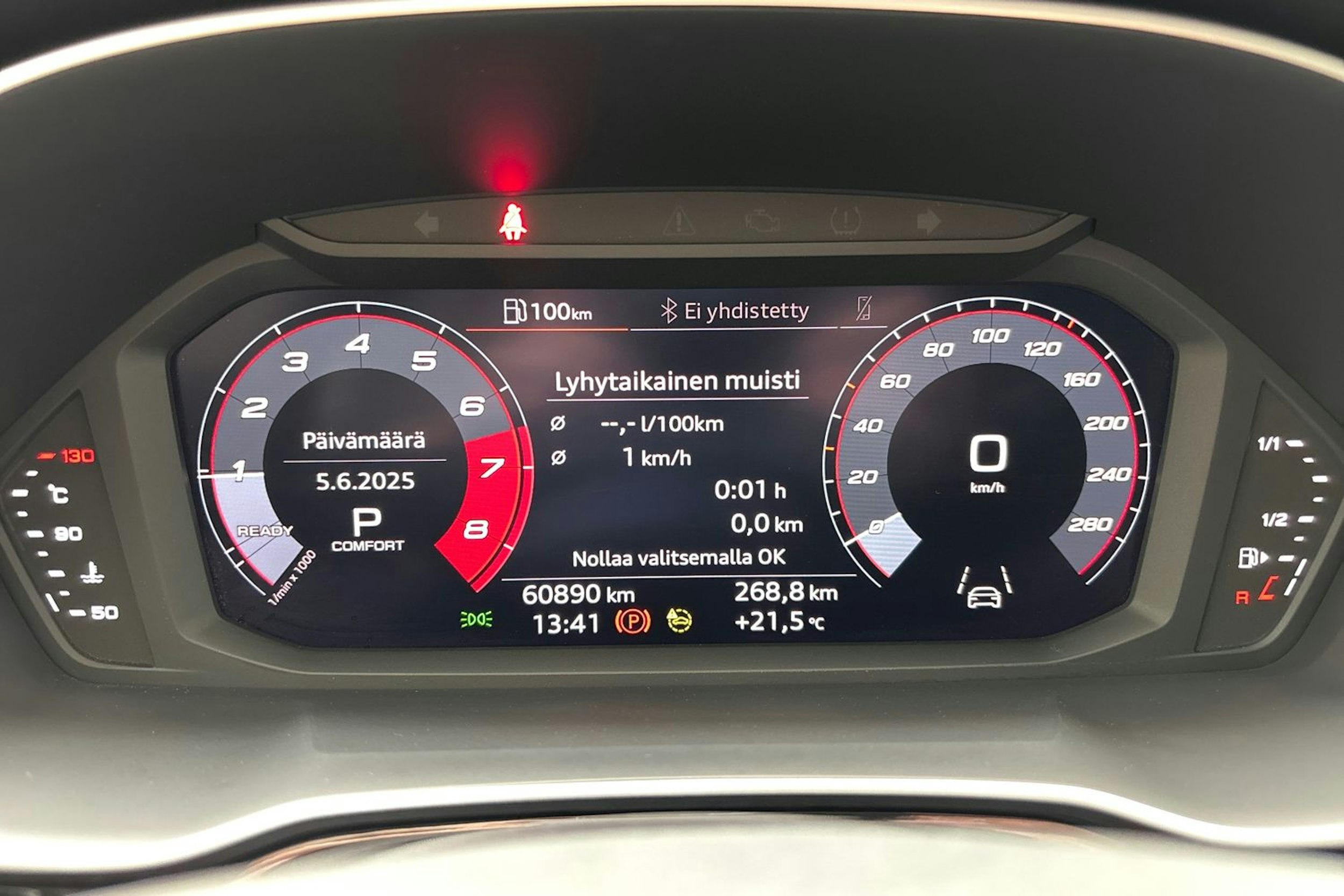 valkoinen Audi Q3 2021 kuva 14.