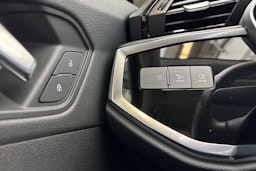 valkoinen Audi Q3 2021 kuva 18.