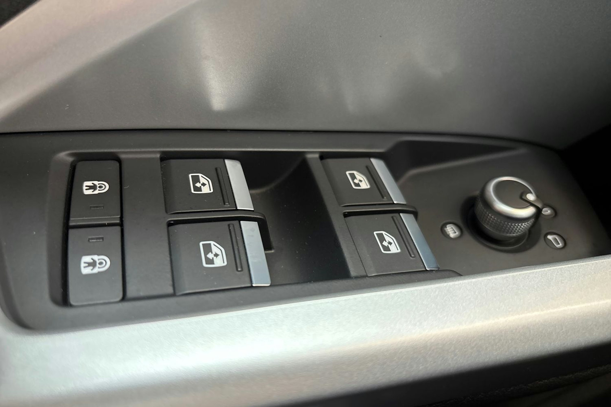 valkoinen Audi Q3 2021 kuva 19.