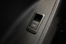 valkoinen Audi Q3 2021 kuva 20.