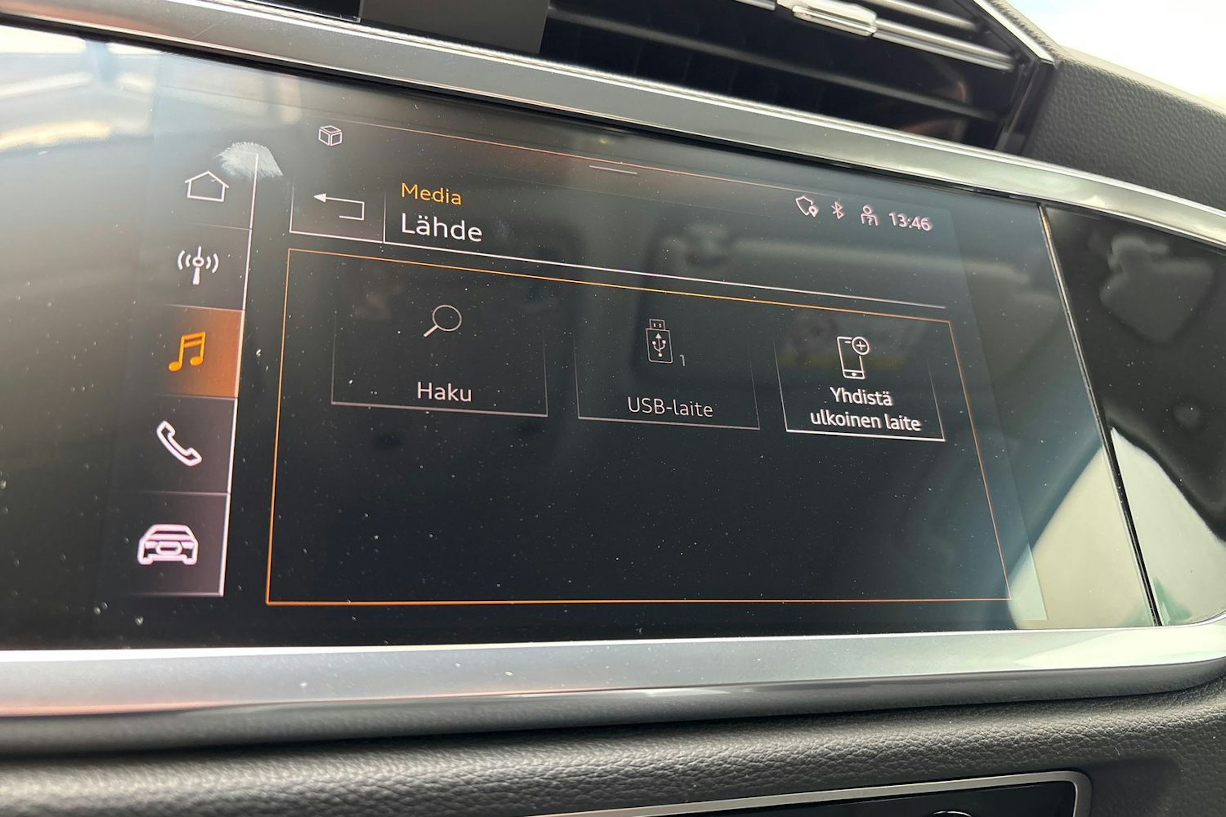 valkoinen Audi Q3 2021 kuva 22.