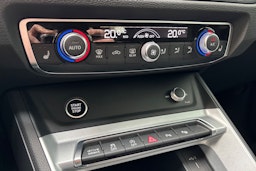 valkoinen Audi Q3 2021 kuva 25.