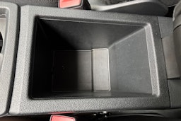 valkoinen Audi Q3 2021 kuva 29.