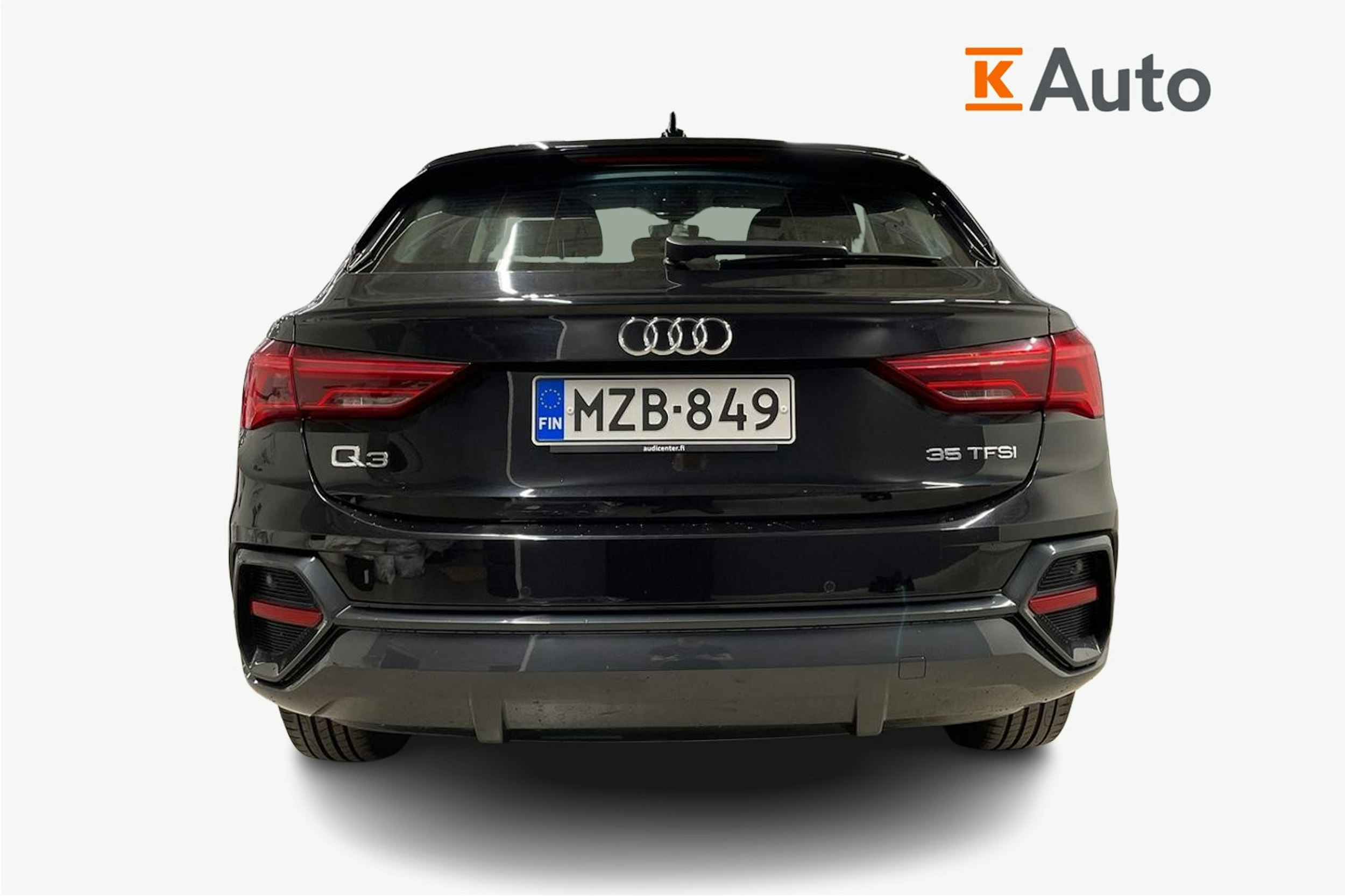 musta Audi Q3 2021 kuva 3.