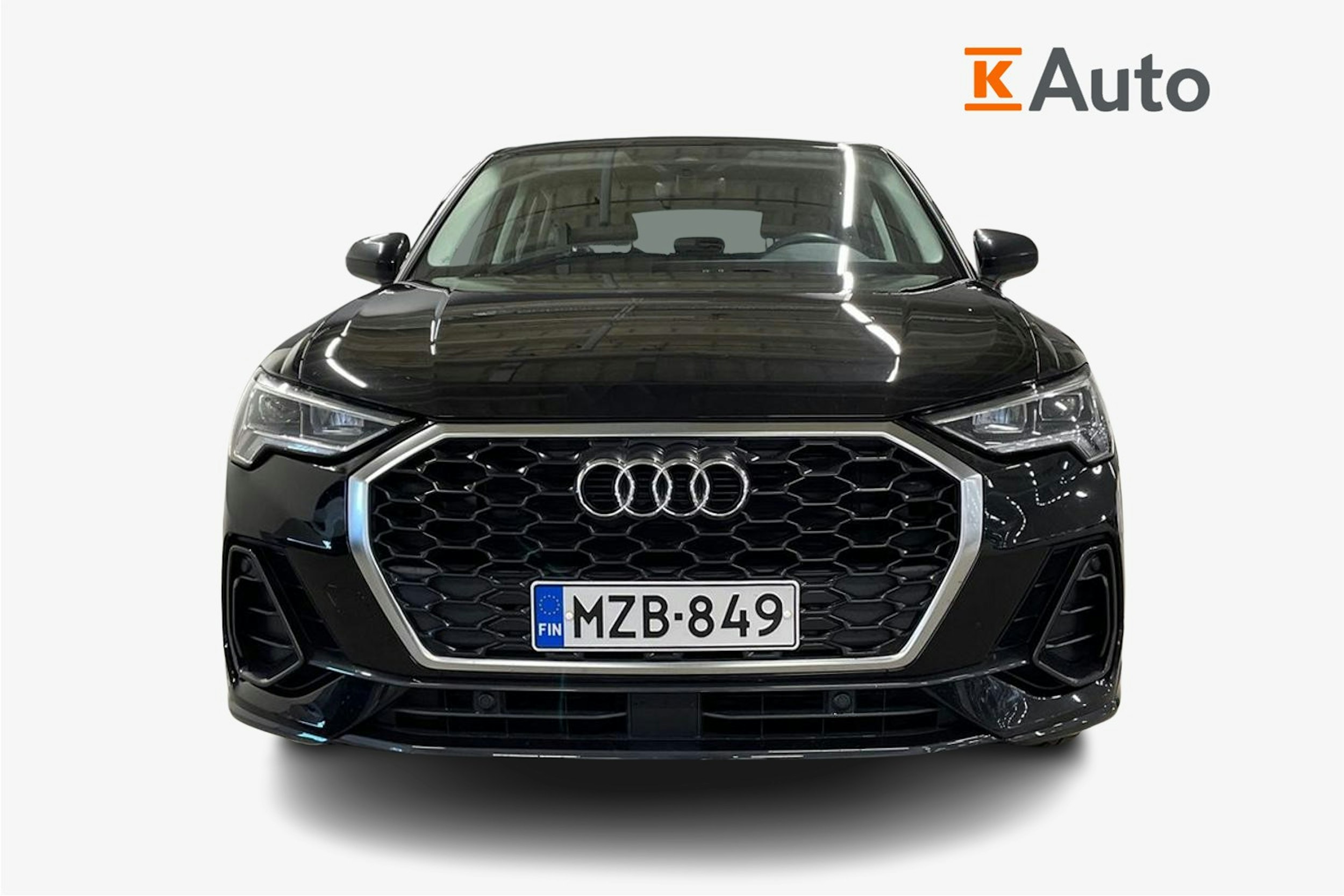 musta Audi Q3 2021 kuva 4.