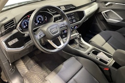 musta Audi Q3 2021 kuva 6.