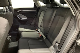 musta Audi Q3 2021 kuva 8.