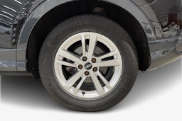 musta Audi Q3 2021 kuva 9.